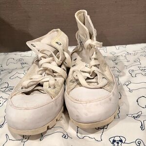 Women’s well worn platform converse